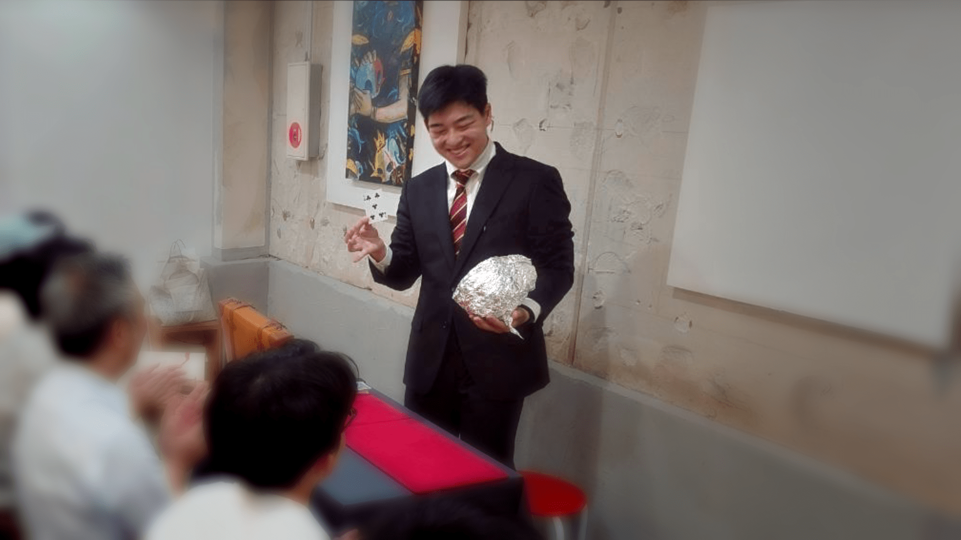 うそのたばこ店「金曜日の手品」